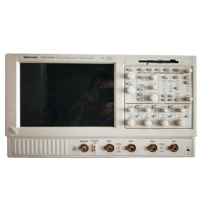 TDS5104 Digital Phosphor Oscilloscope